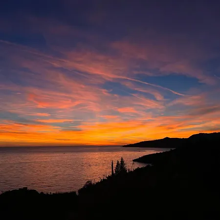 Lira Jacuzzi - Sea View- Terrace 아파트 믈리니