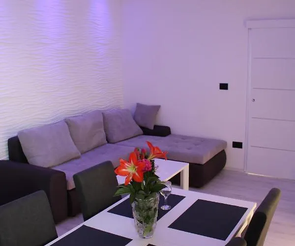 Lira Jacuzzi - Sea View- Terrace شقة *