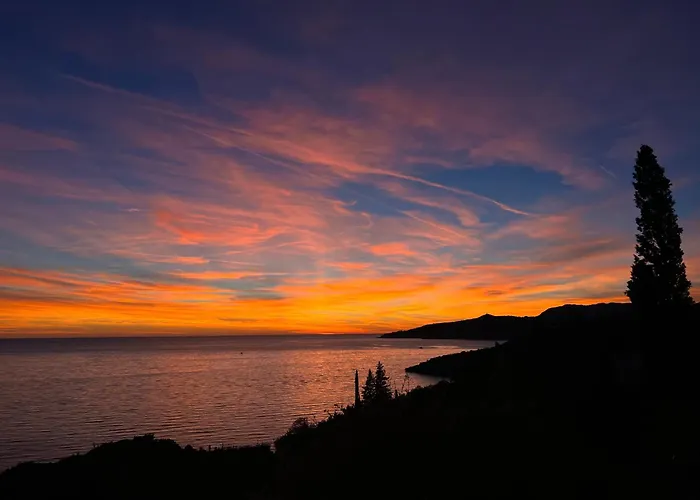 Lira Jacuzzi - Sea View- Terrace شقة مْليني