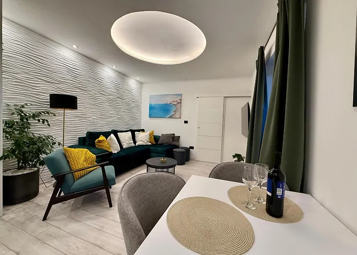 公寓 Lira Jacuzzi - Sea View- Terrace 米利尼